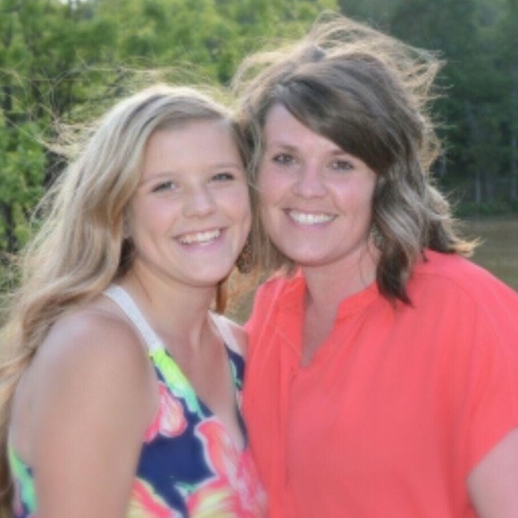 Meet your Posher, Stephanie - Picture 1 of 1